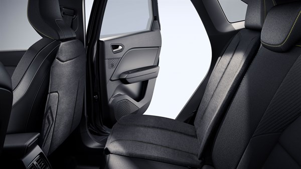 Renault Symbioz E-Tech full hybrid - Renault sports pedal and illuminated door sills